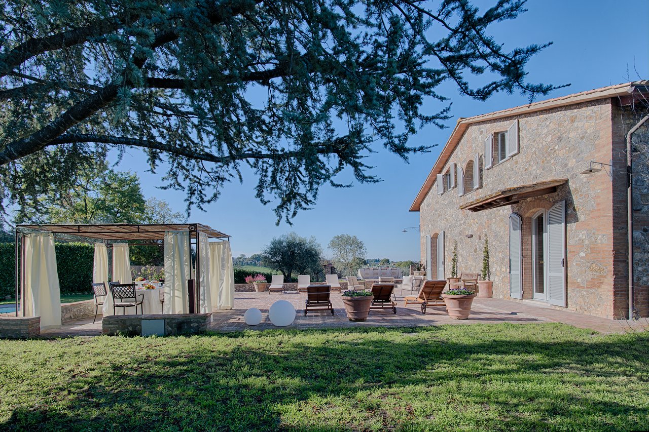 Tuscan Villa With Panoramic Country Views