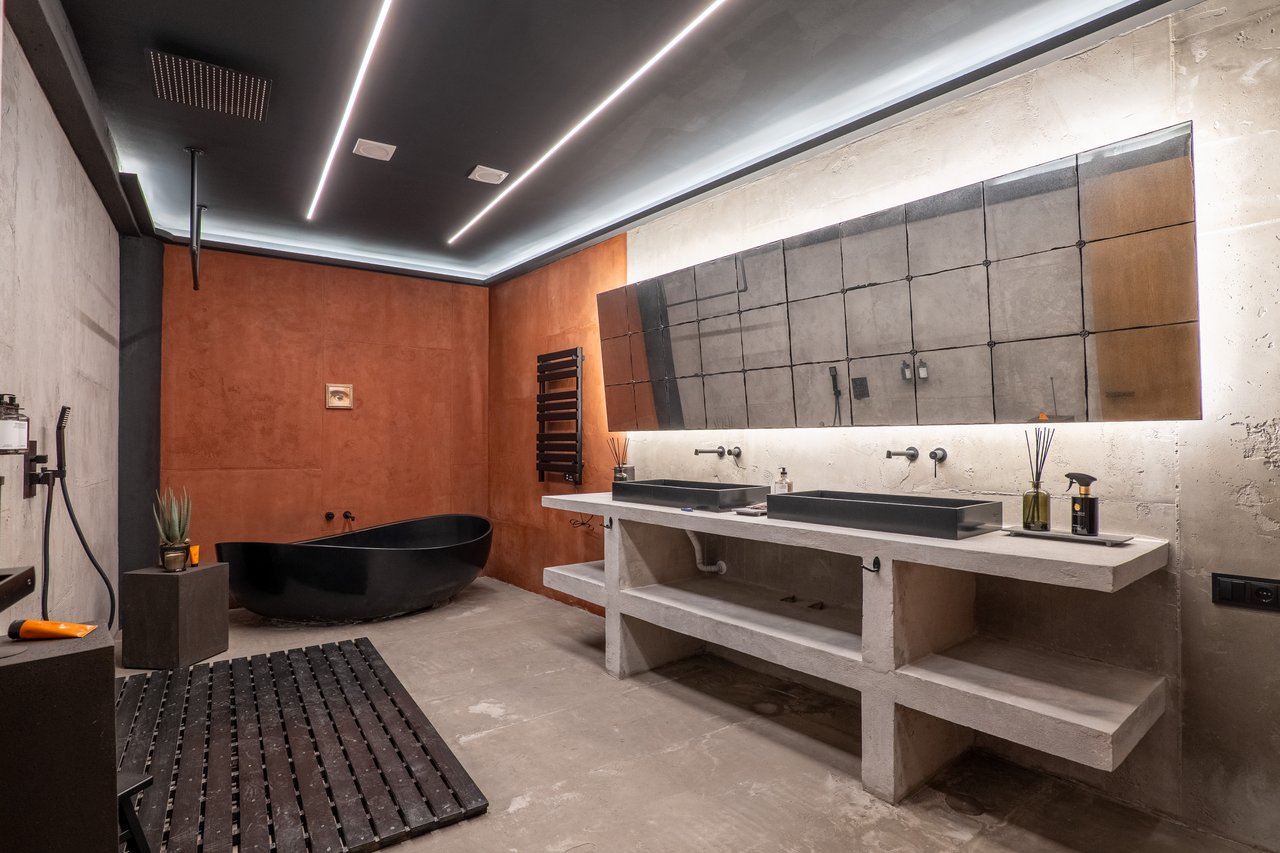 Versatile Loft-Style Living + Office Space in Porto’s Vibrant Art District