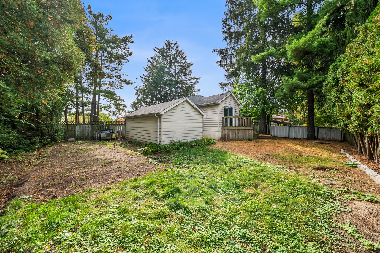 1141 Lakeshore Rd W