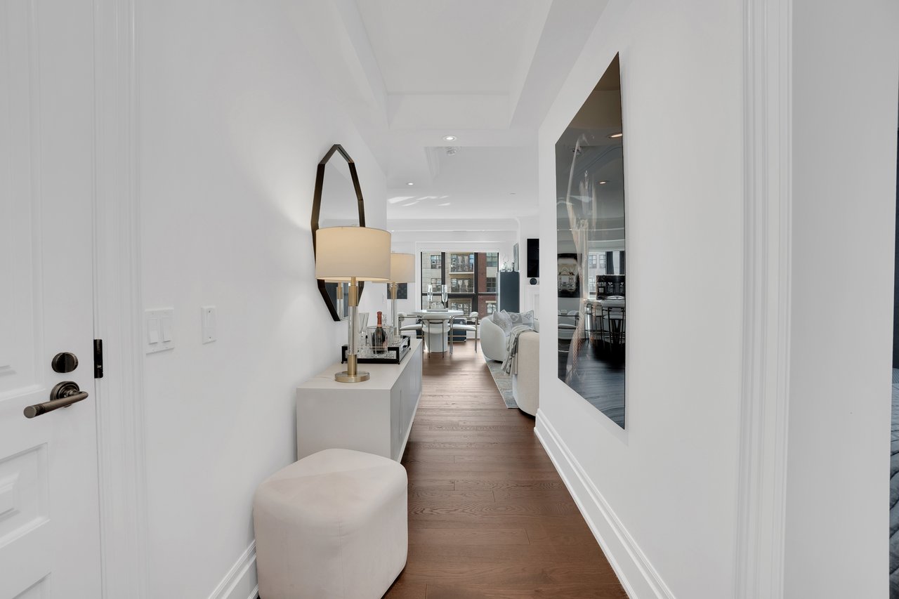 4 The Kingsway #404, Toronto Ontario