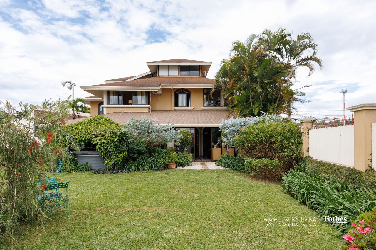21560 - Casa Grand Court | Residence with Tennis Court in Moravia