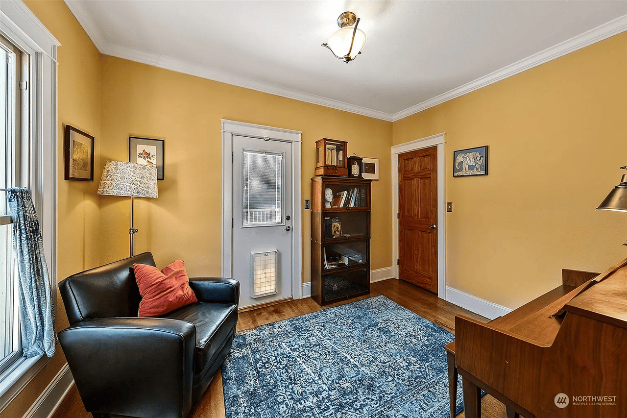 5529 Kenwood Place N