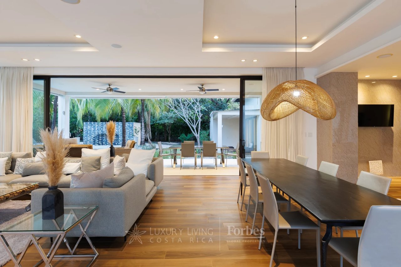 20166 - Paradise Estate: 4-Bedroom Villa with Spa & Pool in Pinilla