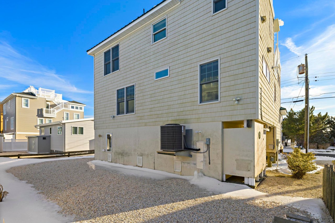 7 W Julia Ave, Long Beach Twp