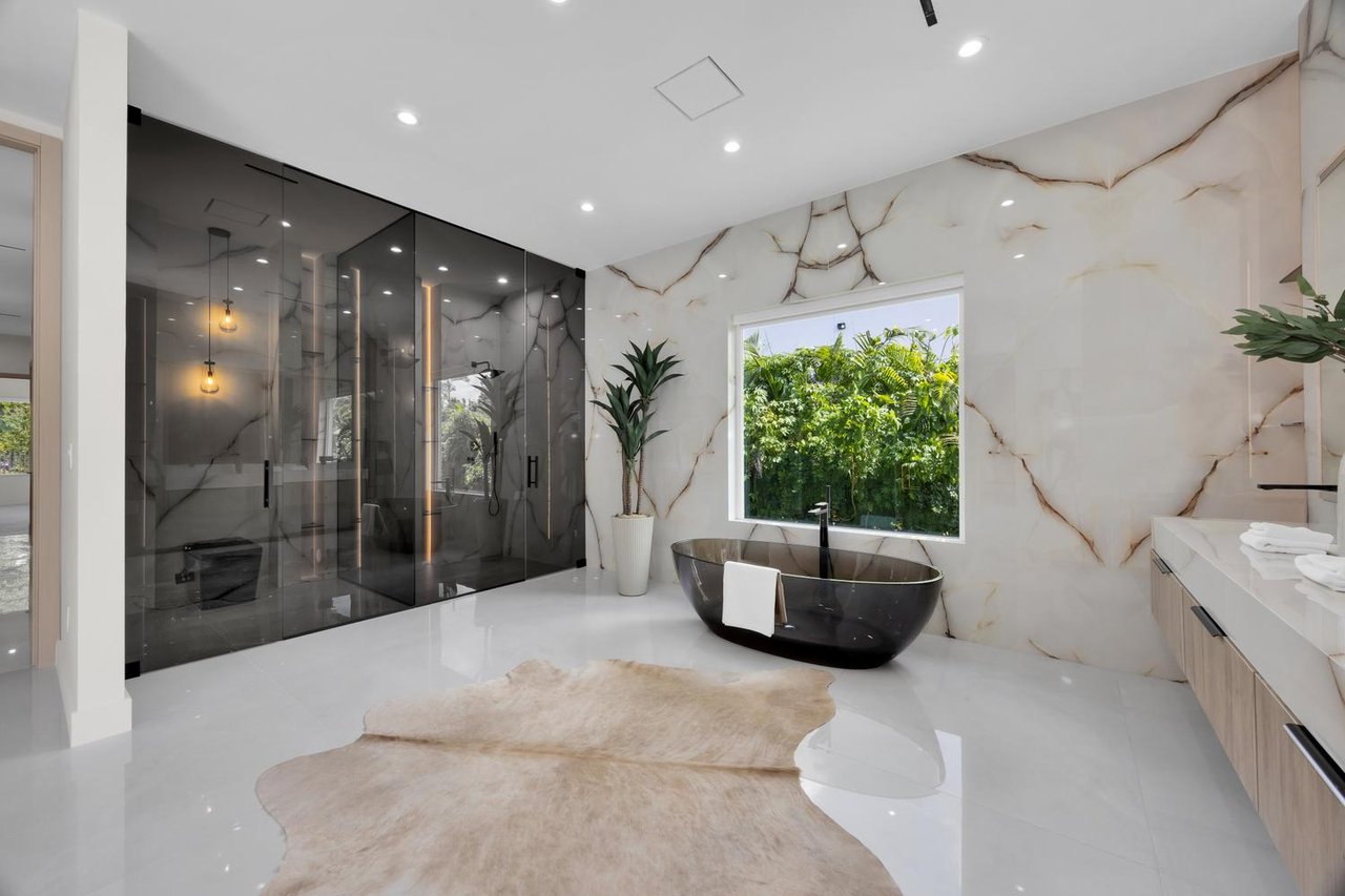 JUST LISTED: Modern Luxury Estate at 11240 SW 95th Street