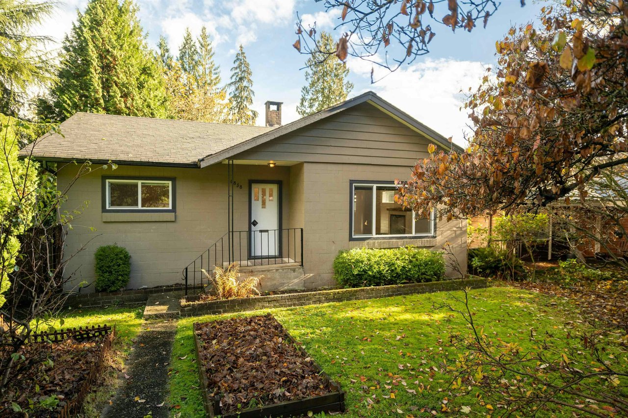 1858 Deep Cove Rd