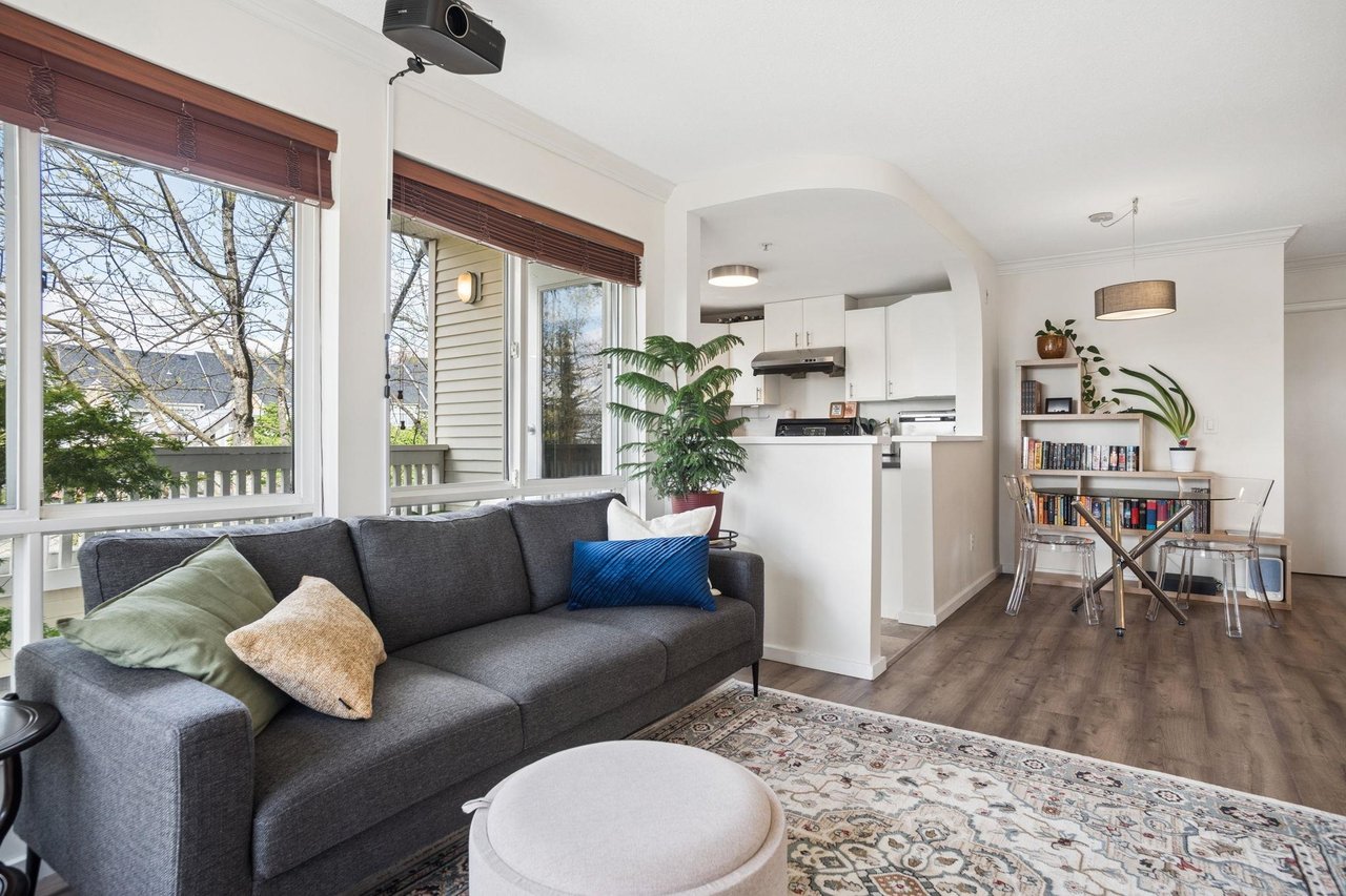 304-6833 Village Green Unit: 304