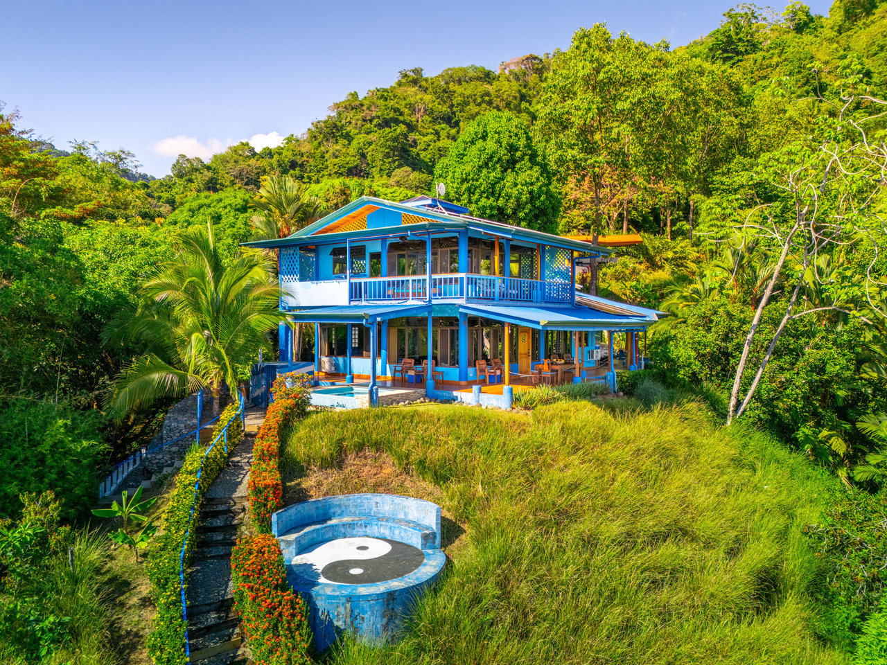 Casa Vista Harmonia, Legendary Ocean Views and Sustainable Living!