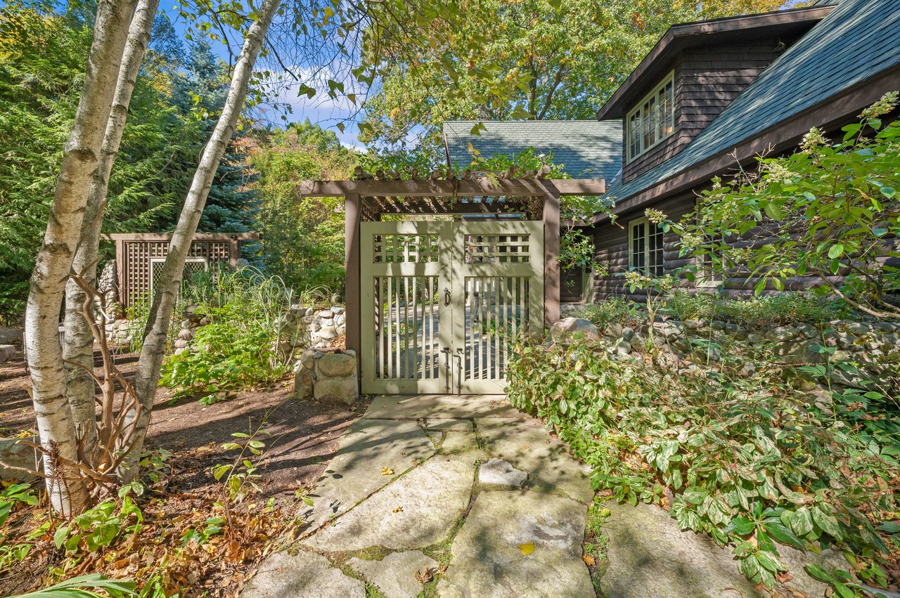 14657 Lakeshore Road