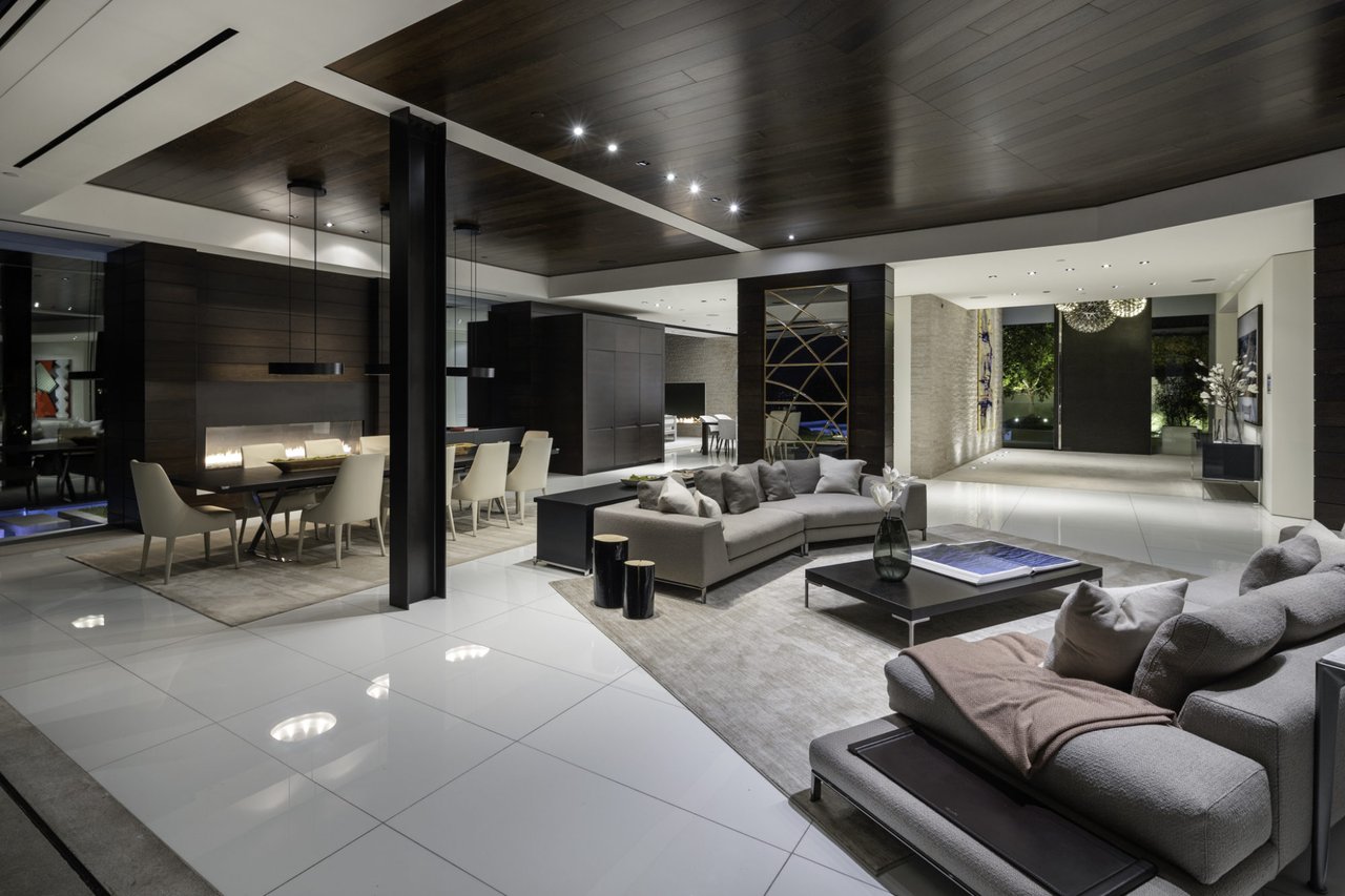 1201 Laurel Way