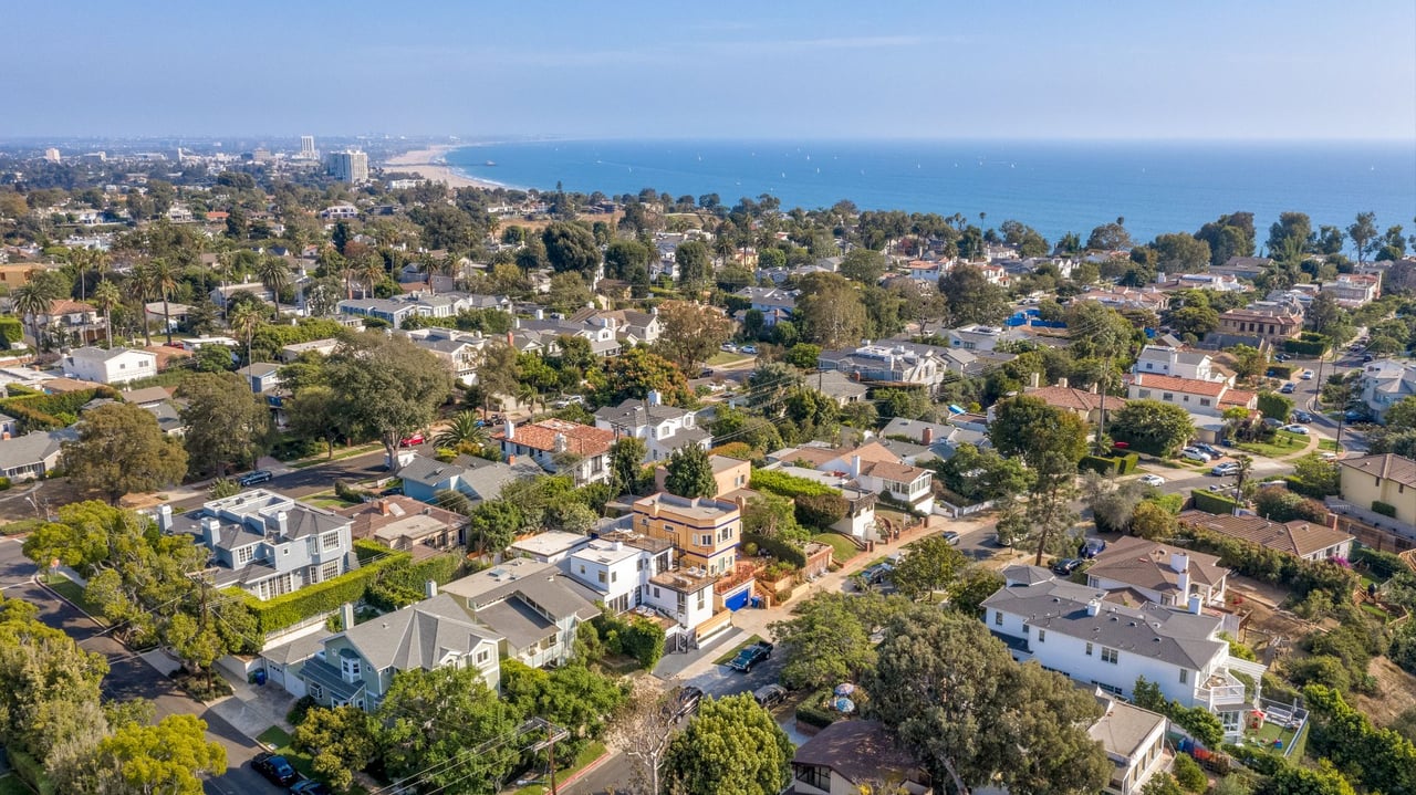 574 Mount Holyoke Ave