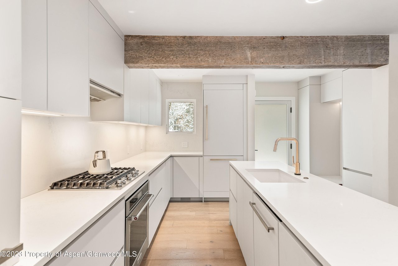 814 W Bleeker Street, C4