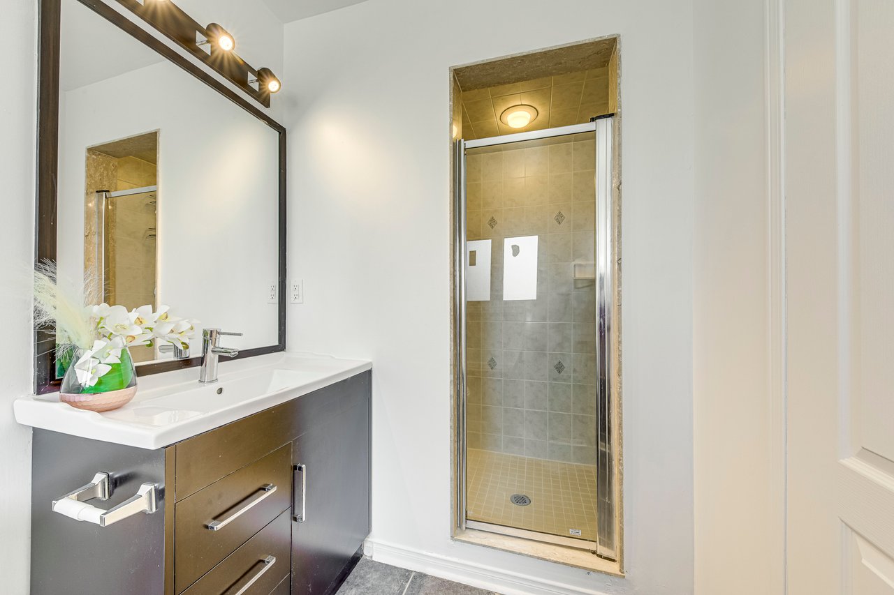 2281 Stone Glen Cres