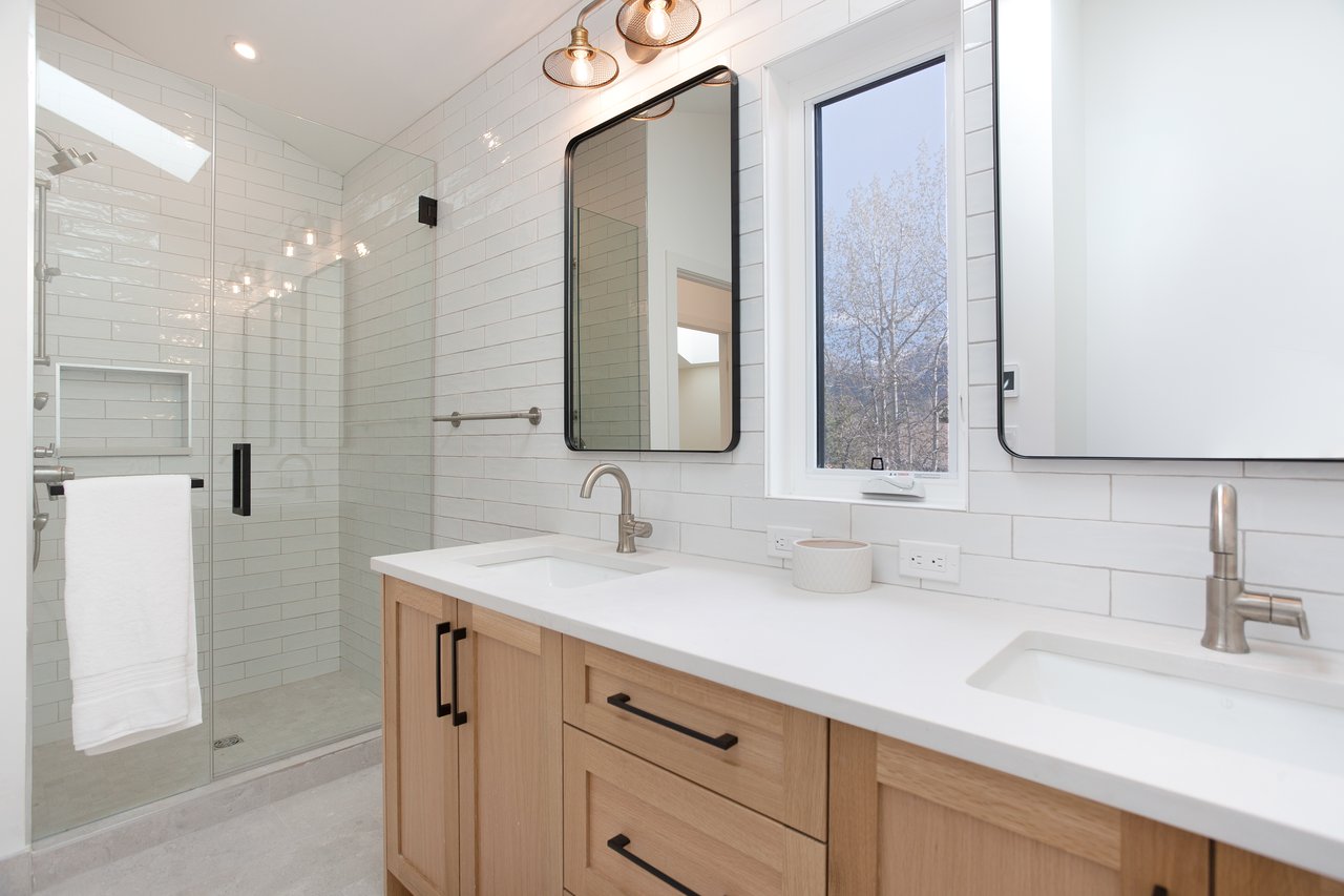 2(SE) - 833 6th Street