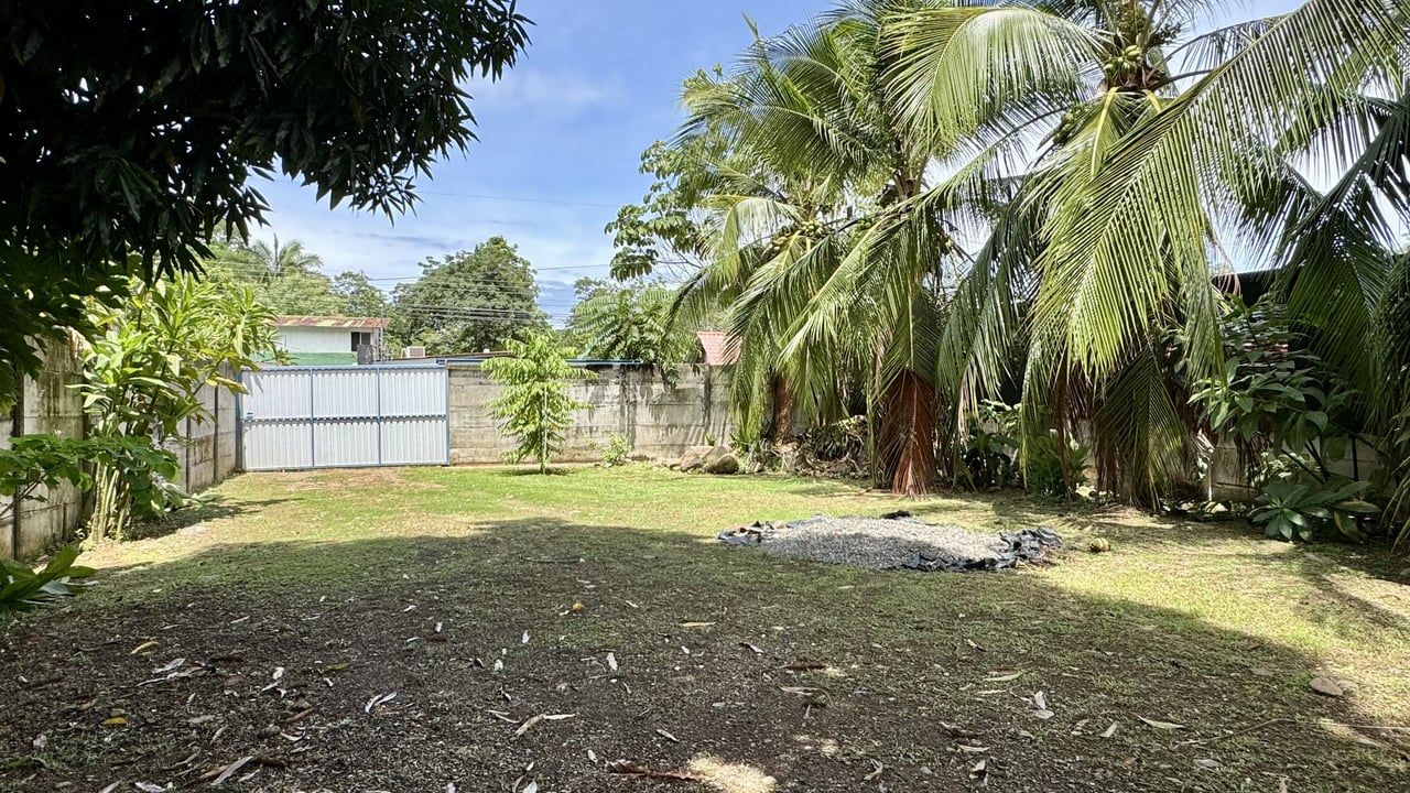 2 Commercial Property in the Heart of Uvita with an existing Home.  