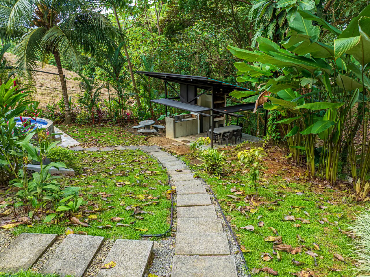   3 bedrooms, 2.5 bathrooms Villa Steps from Uvita, beautiful Beaches, Waterfalls, Restaurants and Tourist Attractions.