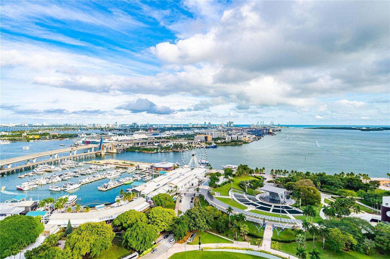 244 Biscayne Blvd #2802