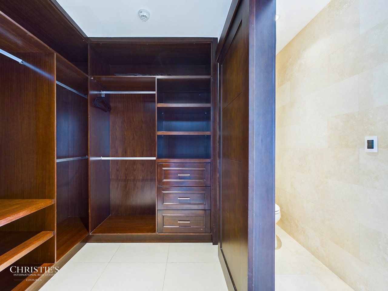 360 - 310 Splendor Penthouse