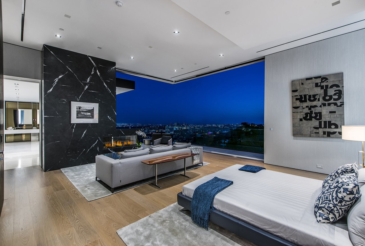 1677 N. Doheny Drive