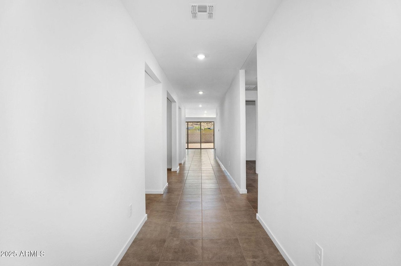 4811 W HUNTER Trail