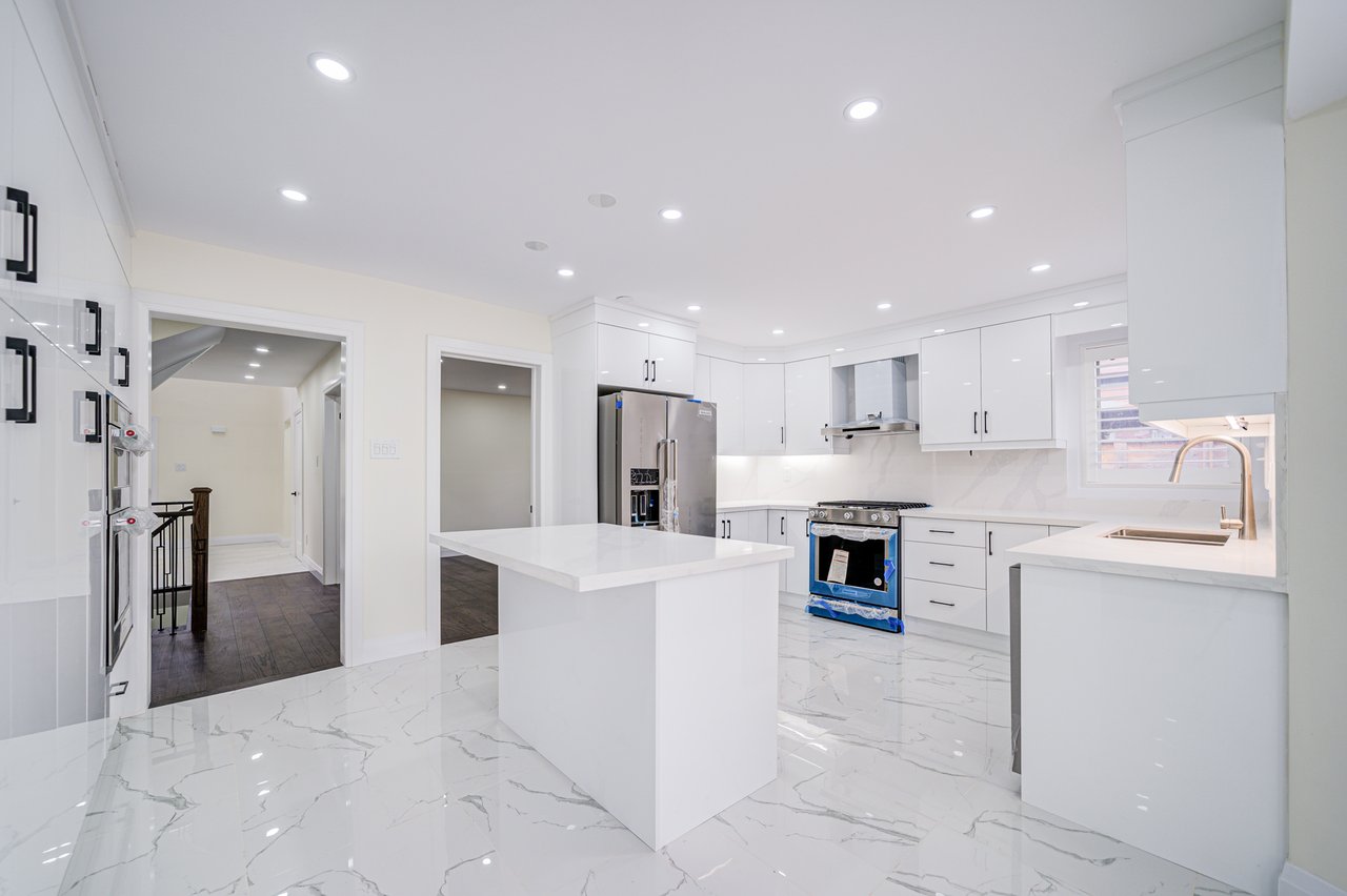 1126 Berkshire Crt