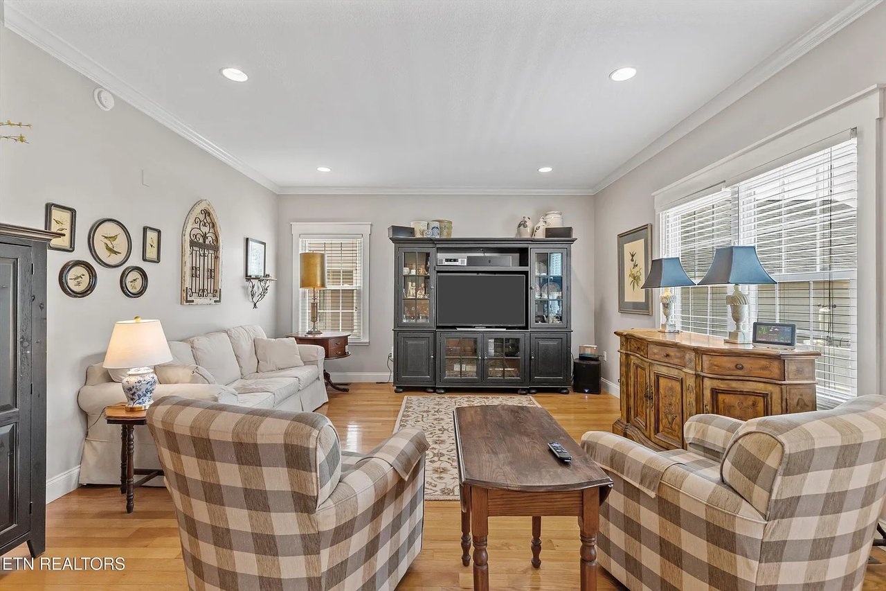 3007 Franklin Ave