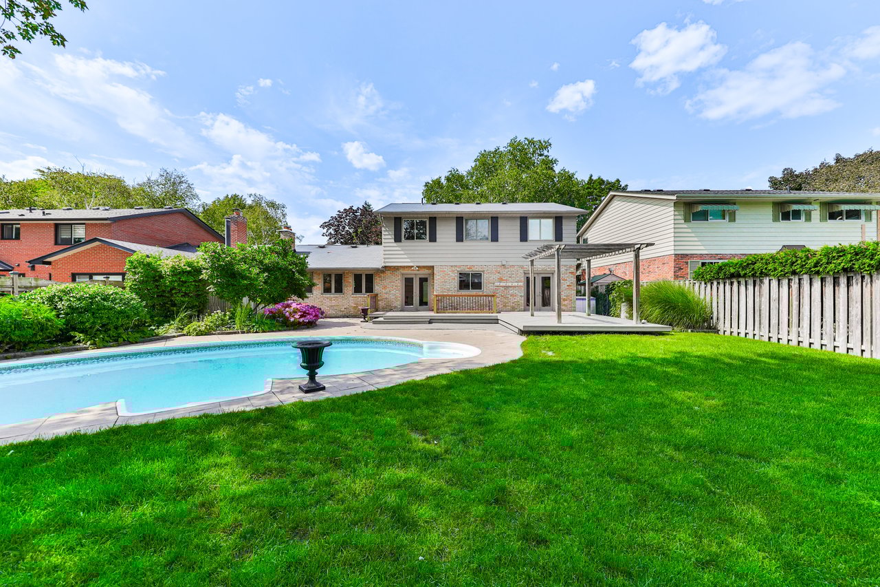 4456 Hawthorne Drive, Burlington, ON L7L 1G5