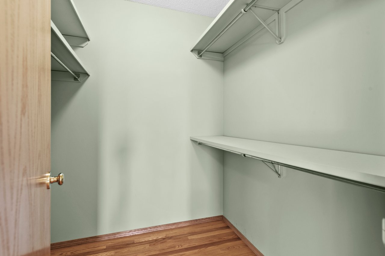 222 Arbour Cliff Close NW