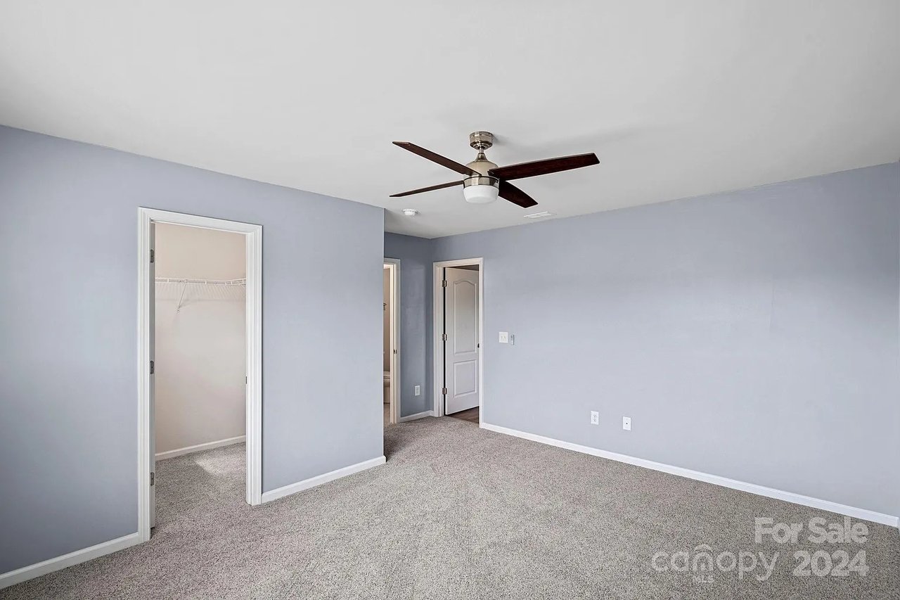 916 Pecan Tree Ln