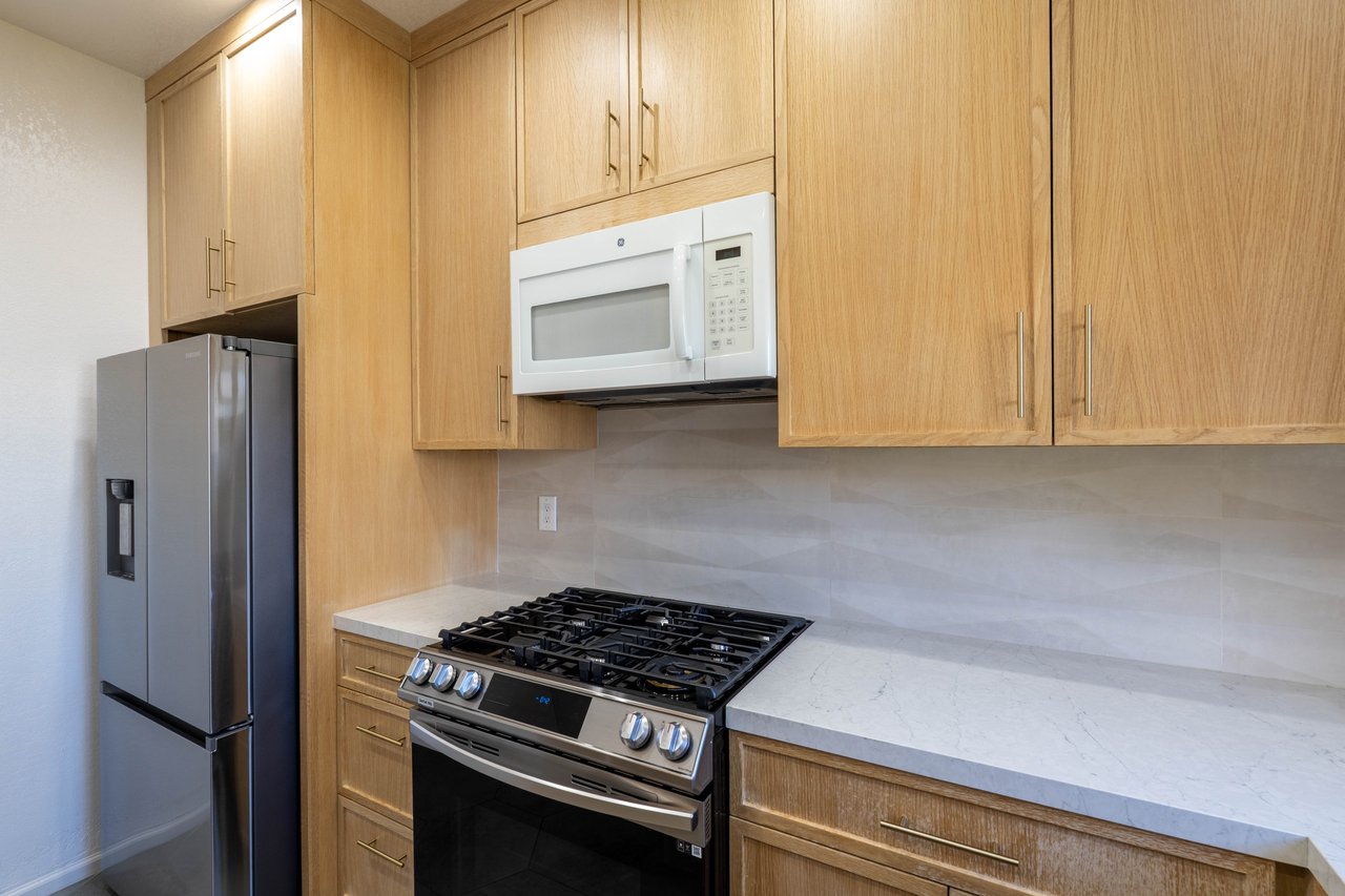 5135 Zelzah Ave #305