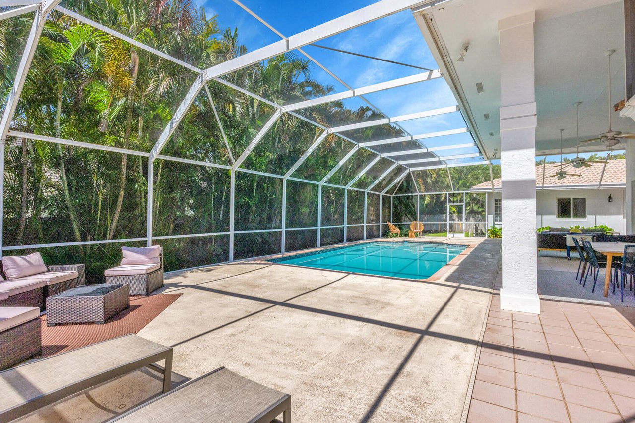Palmetto Bay Perfection: Spacious, Serene, Stunning