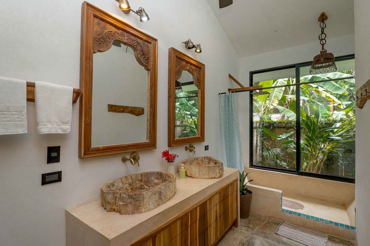 Furnished and Turnkey Home Rainforest Villa with Pool and Creek
