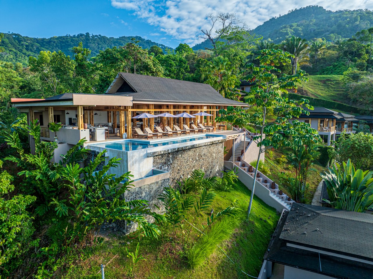 Luxury Hotel Boutique with Ocean Views | Walking distance to the beach | 13.2 Acres