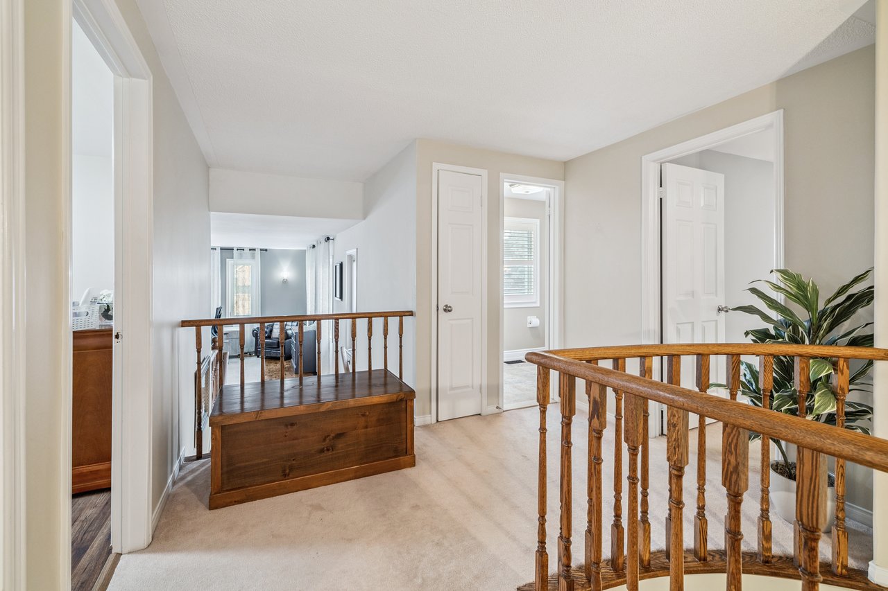 Impressive Home on Ravine Lot in Glen Abbey