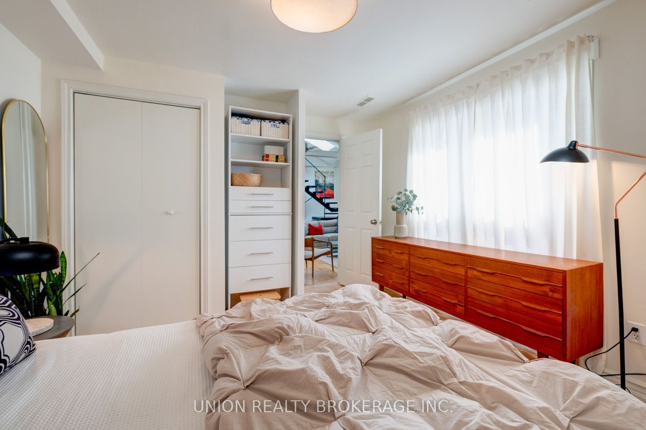 2357 Queen St E, Ste 4
