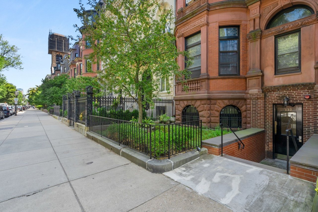 132 Commonwealth Ave #8
