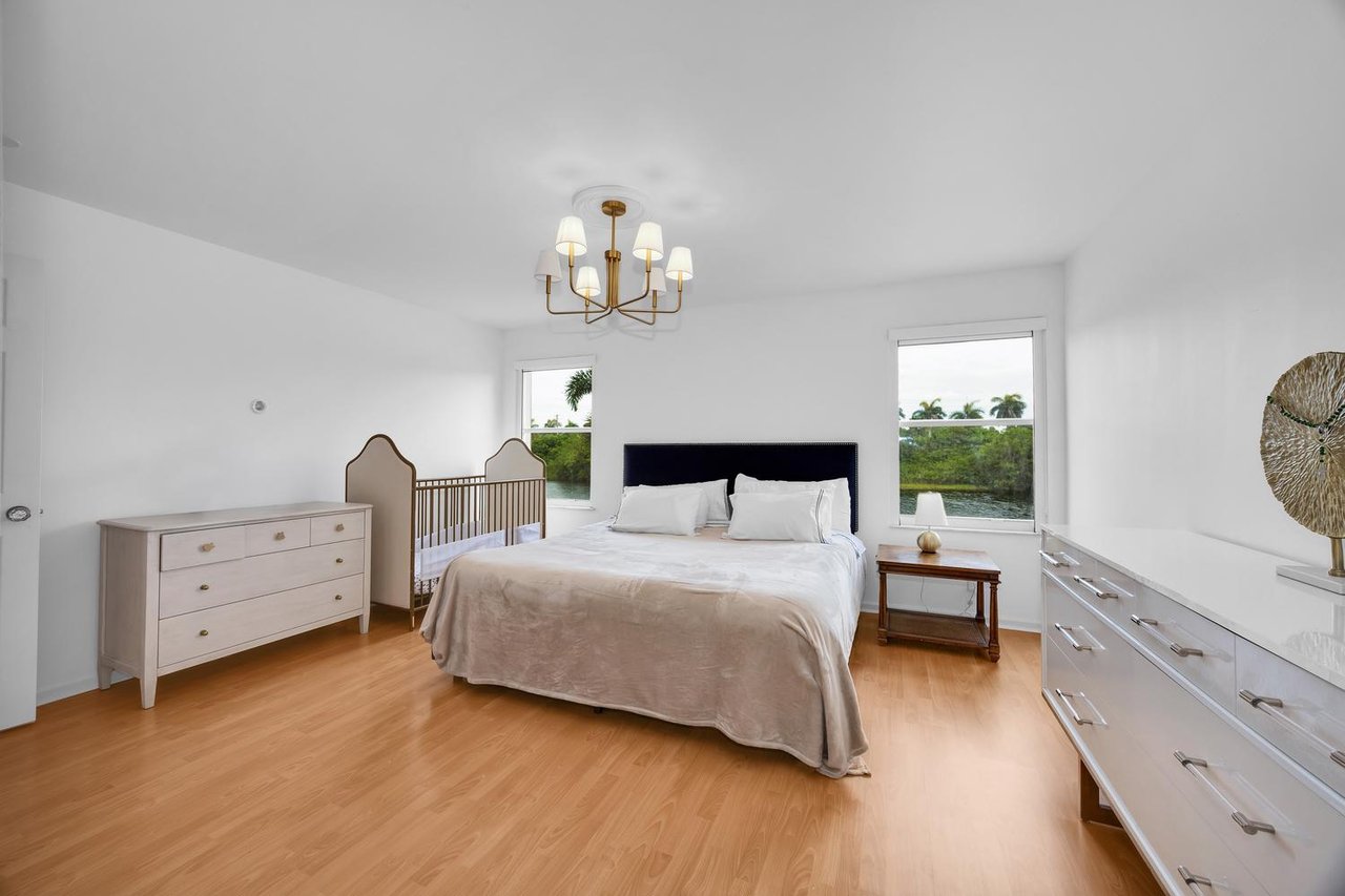 Lakefront Living in Silver Lakes