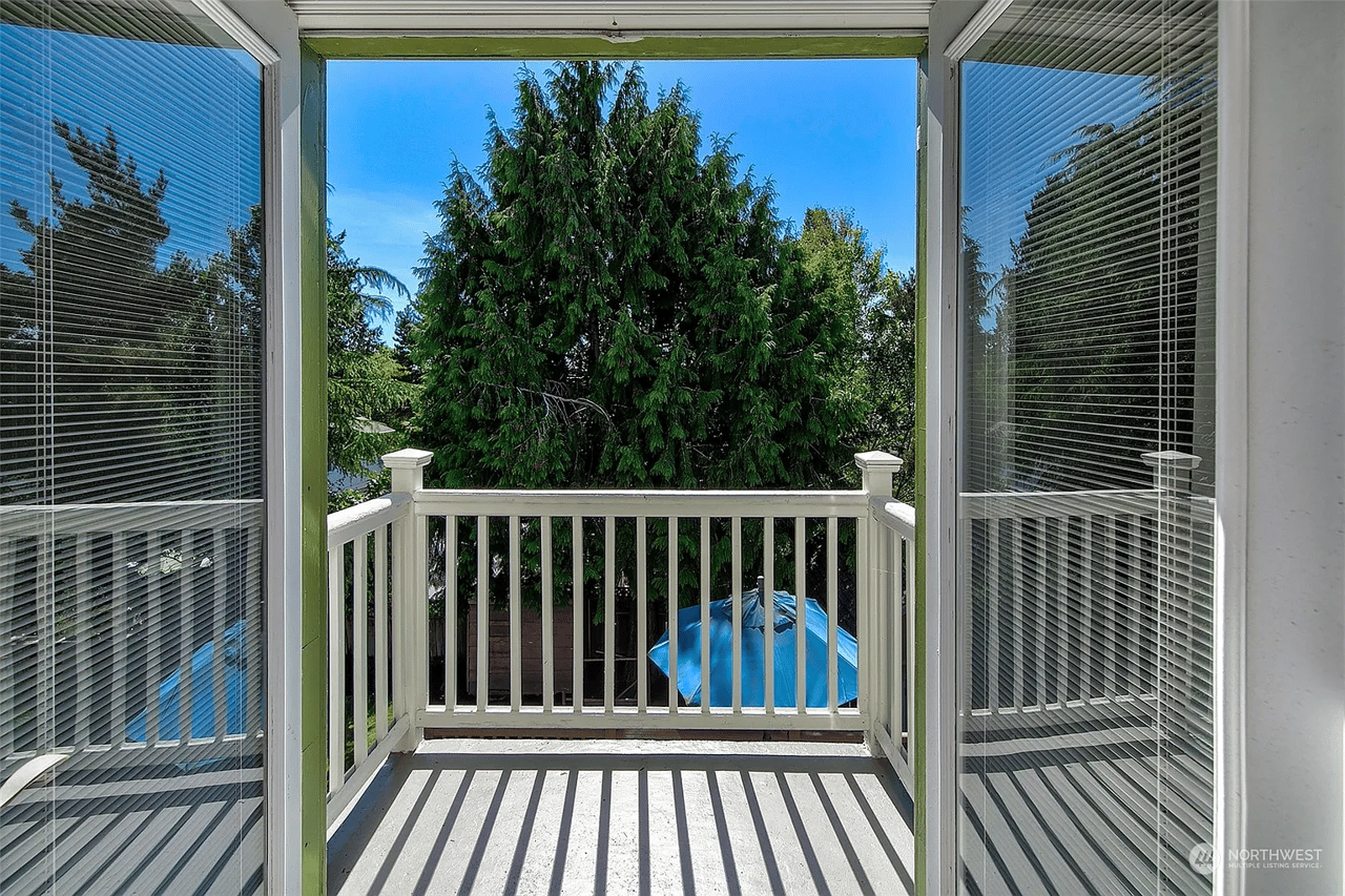 5529 Kenwood Place N