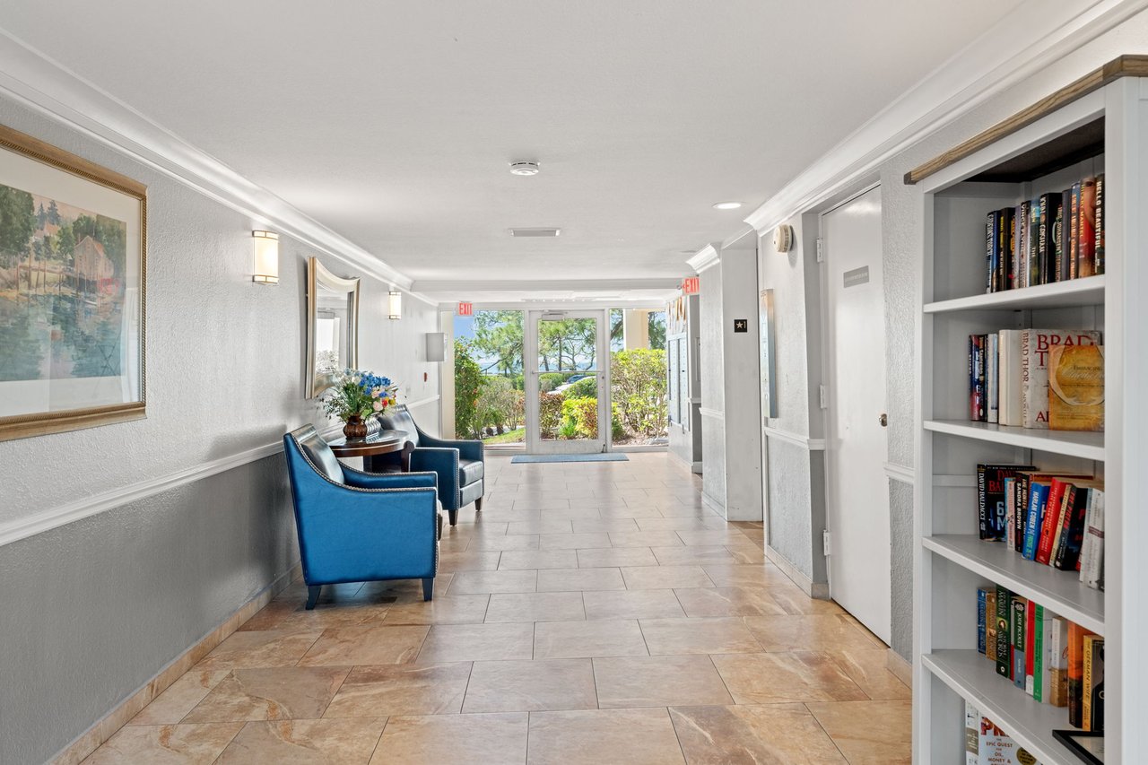 Upgraded 2-Bed Condo in Tarpon Springs with Scenic Views