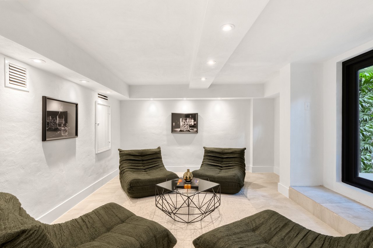 3700 Hibiscus Street "Casa Mamey"