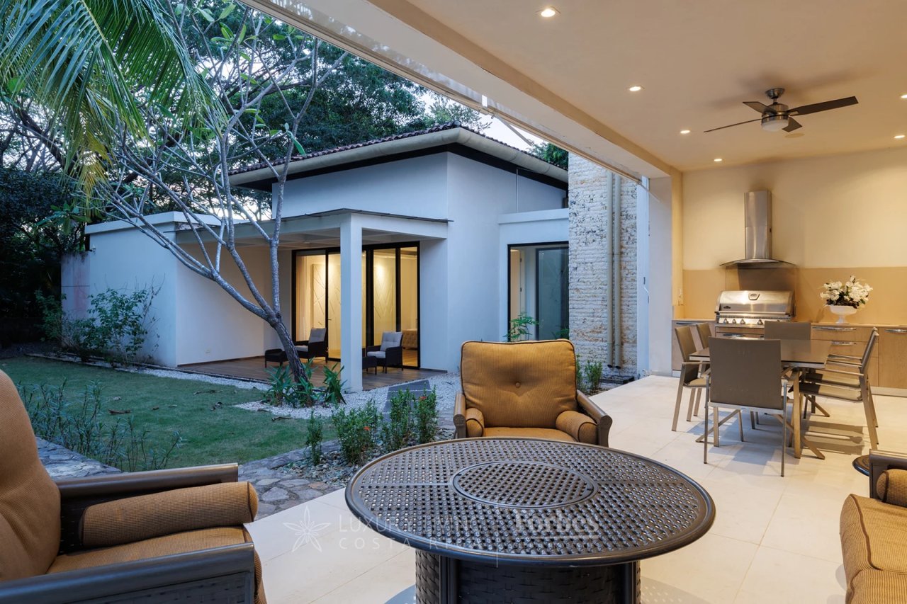 20166 - Paradise Estate: 4-Bedroom Villa with Spa & Pool in Pinilla