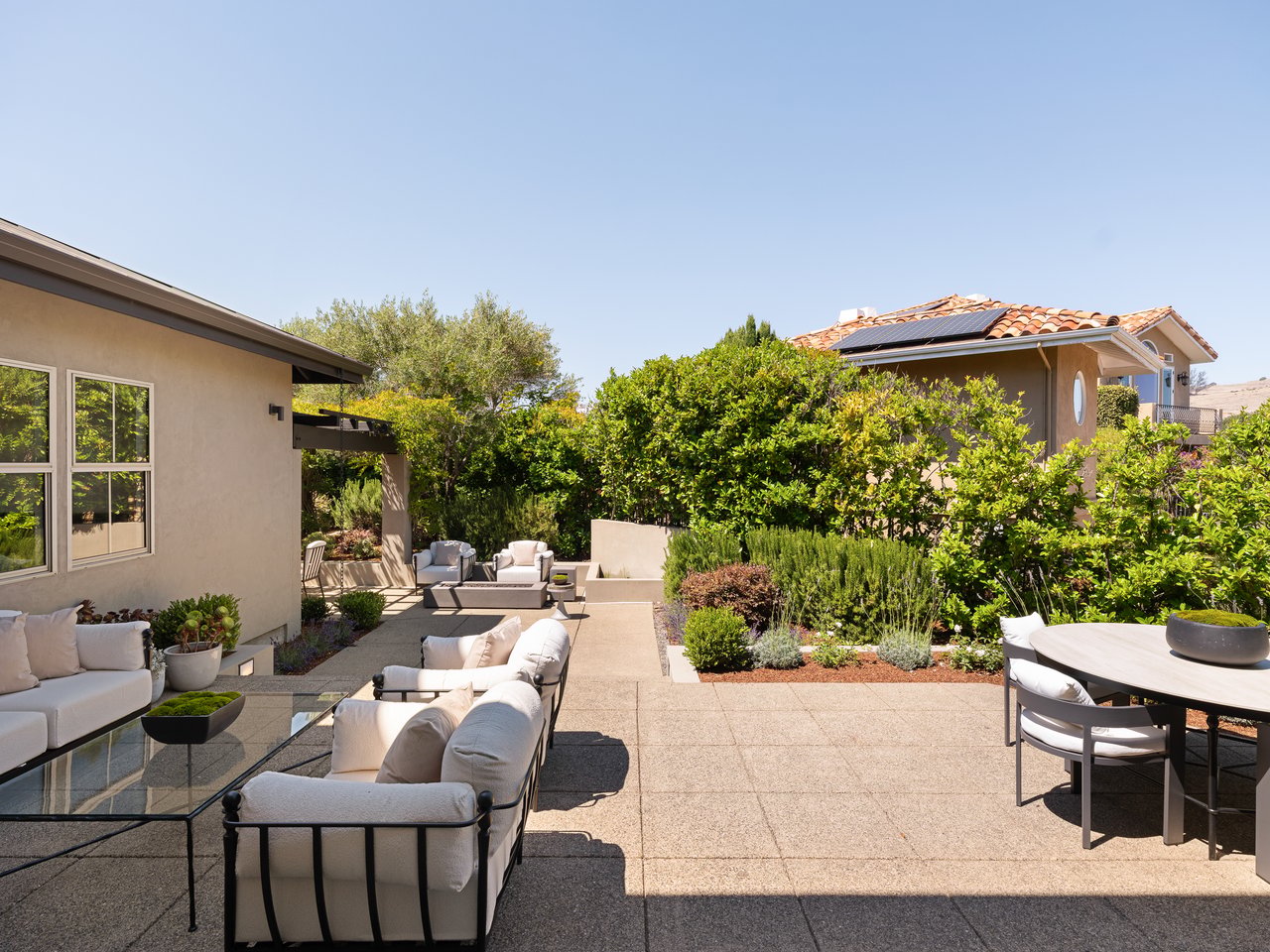 Architectural Modernism, Bay Views, and Exceptional Outdoor Living