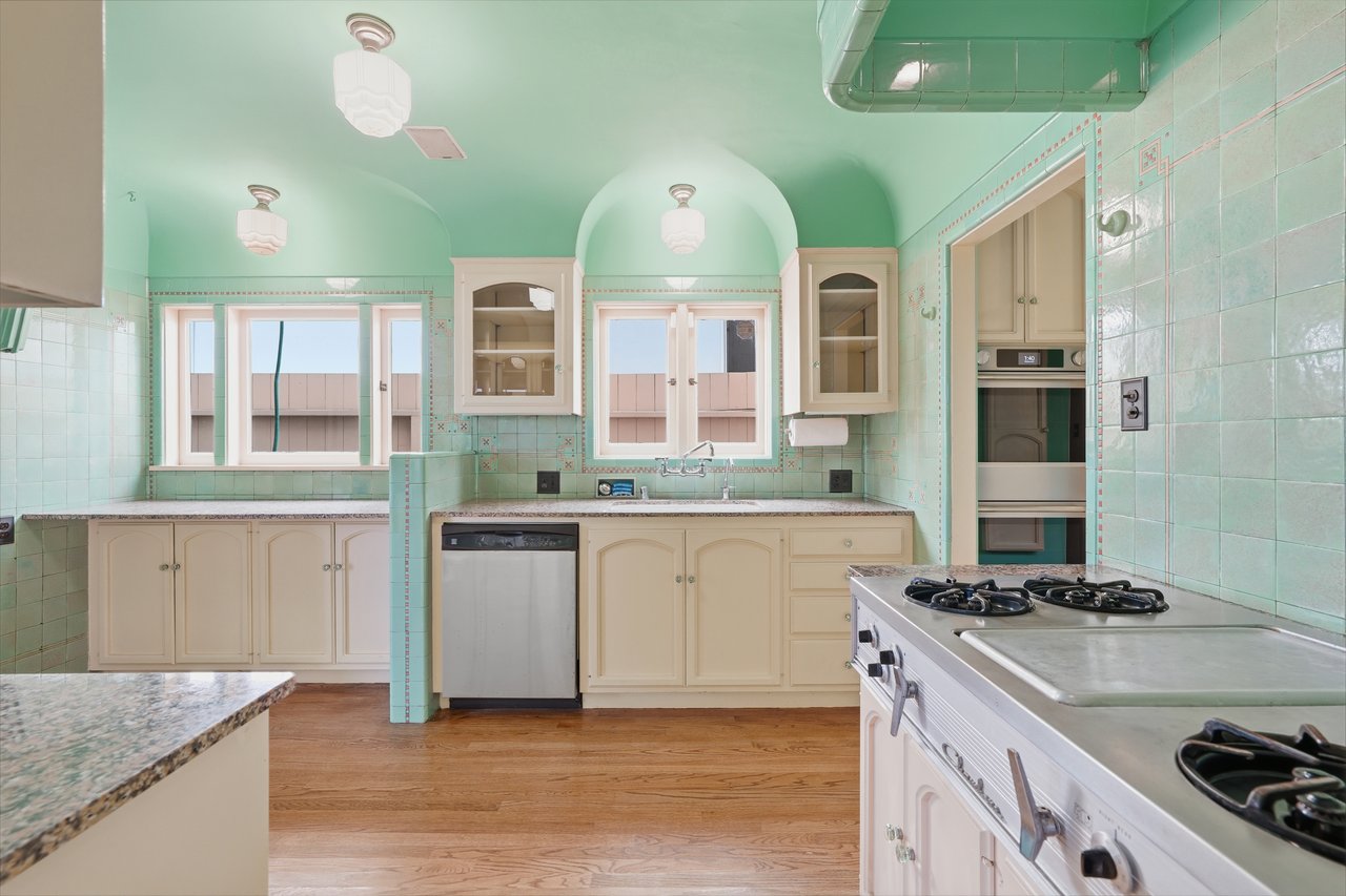 1602 The Strand (Entire Property)