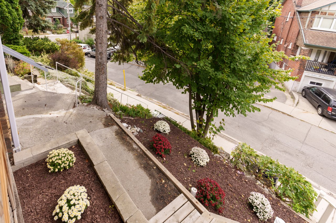 15 Indian Rd Cres #Upper