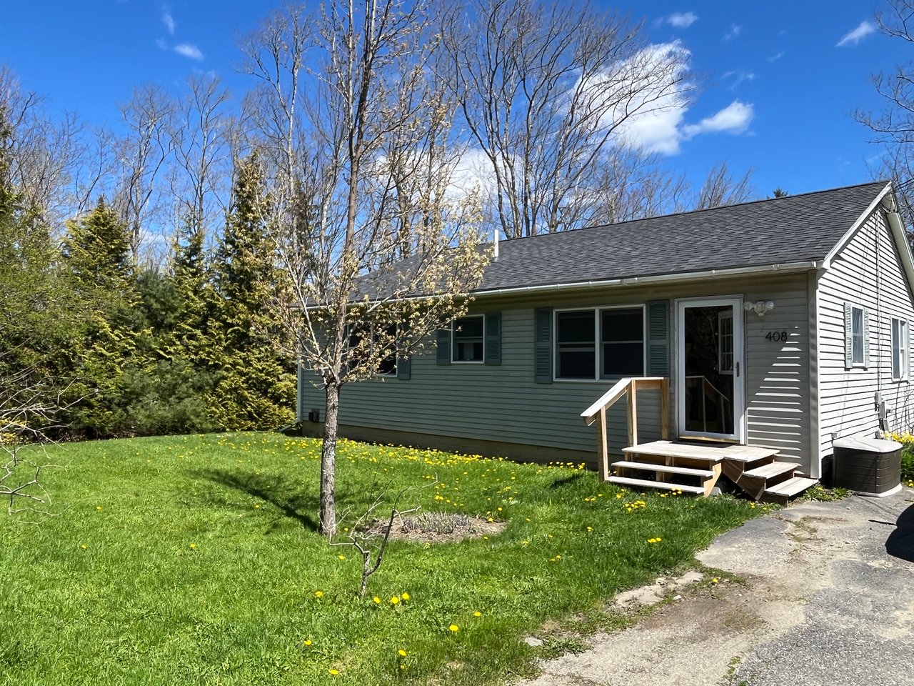 *AVAILABLE APRIL!* 408 Spruce Head Rd South Thomaston 