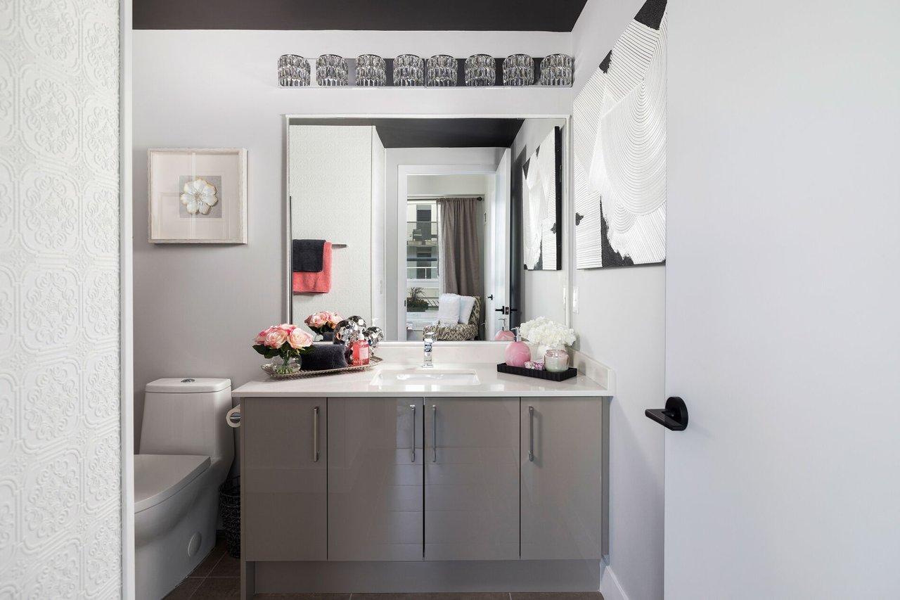 720-2450 Old Bronte Road Unit: 720