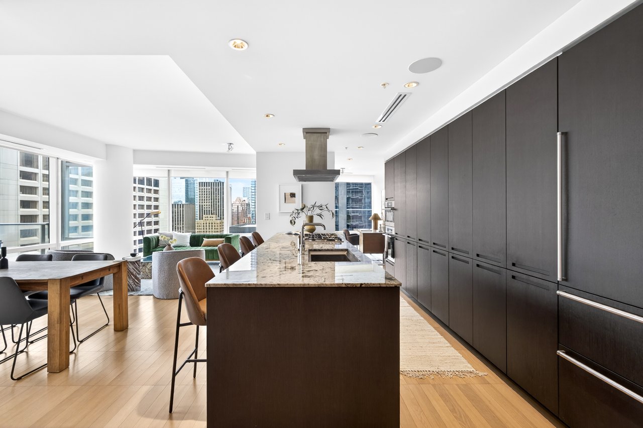 Suite 2806- 180 University Avenue