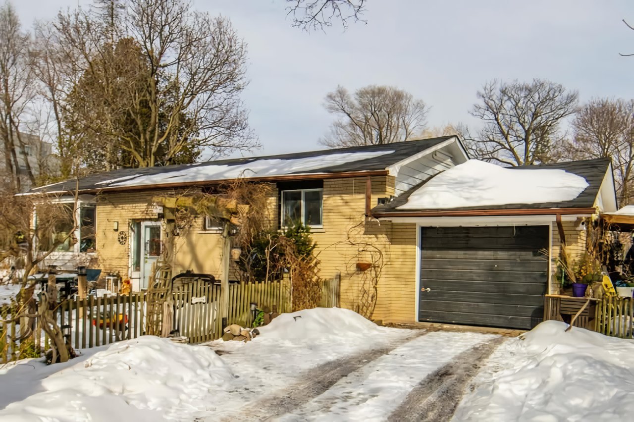 28 Cedar Brae Boulevard