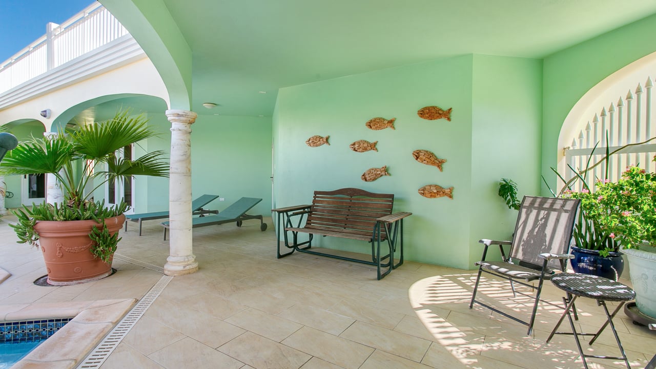 Octagon Villa West End