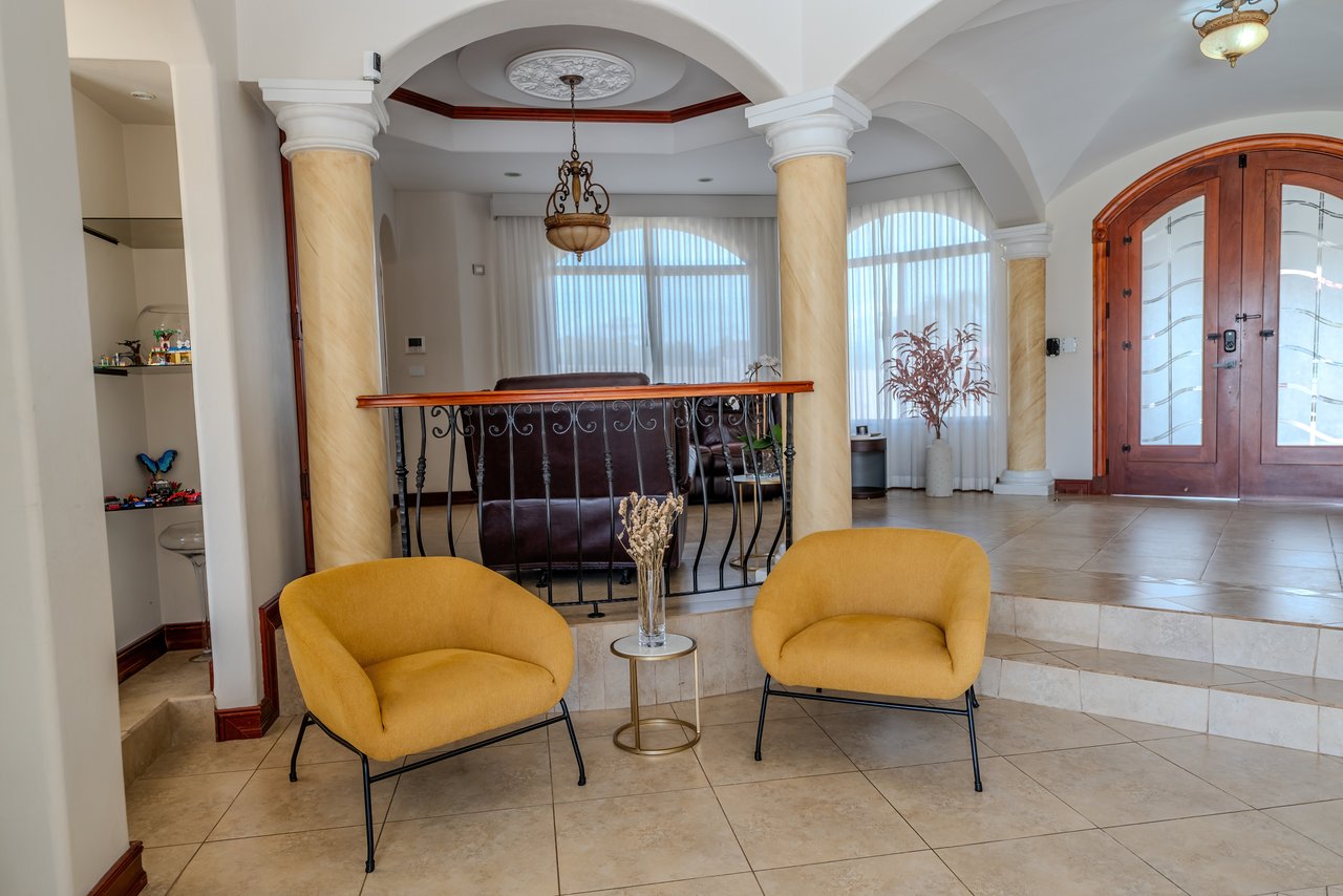 Luxury Home with Pool, Bar Area & Resort-Level Amenities | 5br, 4ba in Perez Zeledon 